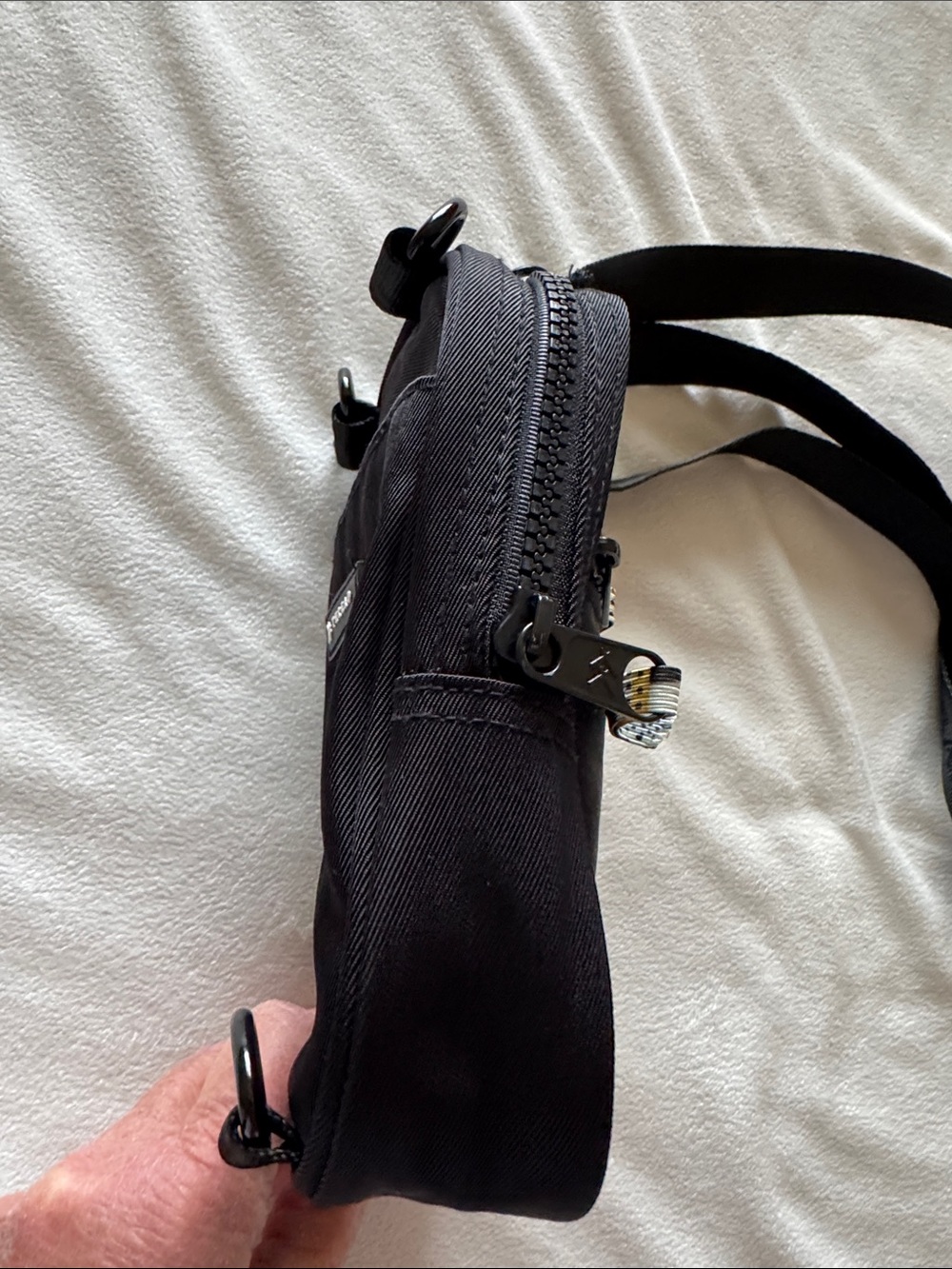 Thread crossbody bag - Picture 3 of 9